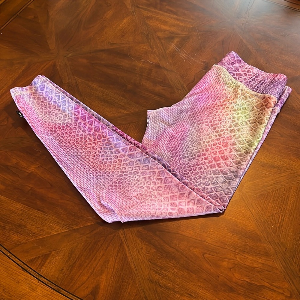 EUC. Terez hombre python print pink leggings